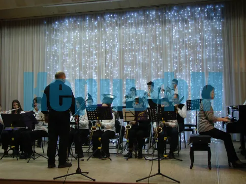 В керченской Школе искусств свое творчество дарили зрителям воспитанники отделения духовых инструментов