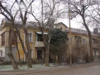 Новости » Общество: В Керчи завершен капитальный ремонт кровли дома по Розы Люксембург, 5