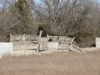 Новости » Общество: Каменная ограда на центральном кладбище Керчи продолжает разрушаться