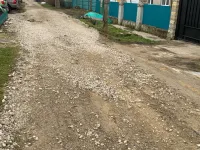 Новости » Общество: Дорогу по улице Крымской в выходные разровняли еще одним грузовиком щебня