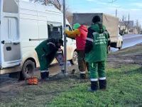 Новости » Общество: В Керчи продолжают устанавливать новые дорожные знаки