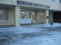 Новости » Общество: Керчанки жалуются на обледенение тротуара возле Женской консультации