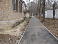 В Керчи заканчивается асфальтировка тротуаров вдоль домов района Казакова, 44