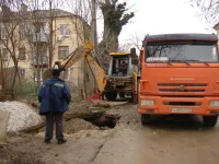 Водоканал Керчи сегодня устранял свои разрытия по улице Славы и вдоль дороги-дублера Генерала Петрова