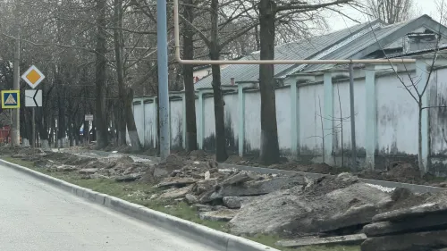 Ремонт тротуаров на Кирова в Керчи идёт медленно