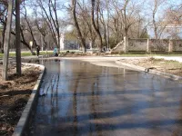 Новости » Коммуналка: По улице Энгельса в Керчи течет канализация