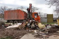 Новости » Общество: В Керчи продолжают регулярную ликвидацию несанкционированных свалок