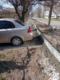 Новости » Общество: Жителям частного сектора по улице Кирова в Керчи заблокировали выезд из дворов