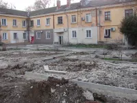 Новости » Общество: В Керчи развернуты работы по благоустройству территорий в районе дома Энгельса, 26