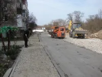 Новости » Общество: Во дворе по Суворова, 24 в Керчи работы по благоустройству ведутся очень быстрыми темпами