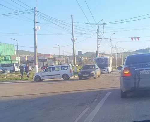 Утро в Керчи началось с аварии