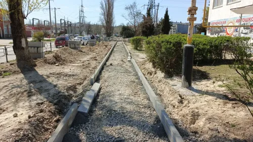 Вдоль улицы Мирошника в Керчи делают новый тротуар