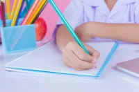 Бизнес новости » Новости: Как научить ребёнка правильно держать ручку: 5 простых тренажёров