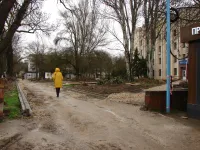 Новости » Общество: Благоустройство территории у Школы искусств им. Р. Сердюка в Керчи продвигается очень медленно