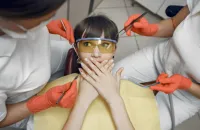 Страх перед стоматологом: как перестать бояться и лечить зубы без стресса