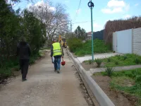 Новости » Общество: Над зоной отдыха Сморжевского в Керчи уложили первую линию бордюров