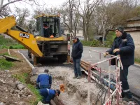 У дома по Суворова, 13 в Керчи тепловики приступили к замене труб отопления