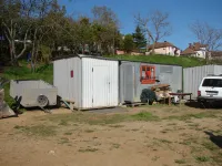 На зоне отдыха Сморжевского в Керчи появились вагончики строителей