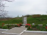 Новости » Общество: К поминальным дням в Керчи привели в порядок старое Митридатское кладбище