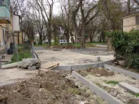 Новости » Общество: В Керчи продолжается благоустройство придомовых территорий квартала по Розы Люксембург 8,10 , Спартака, 4,6