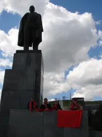 Новости » Общество: 22 апреля керчане старшего поколения собрались у памятника Ленину