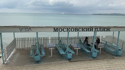 Пляж Московский подготовили частично к сезону