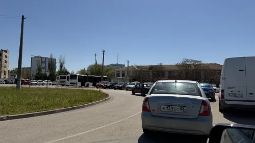 Два года никто не в силах решить хаос с парковкой около завода им. Бутомы