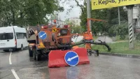 Новости » Общество: В Керчи во время дождя решили отремонтировать дорогу на Горького