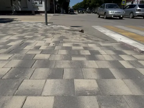 В центре Керчи могут начать перекладывать тротуарную плитку