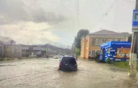 Сильный дождь подтопил центральные улицы Керчи