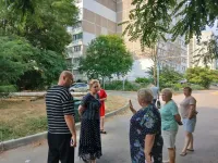 Новости » Общество: Жители района завода Войкова рассказали главе администрации Керчи о проблемах