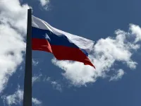 Над администрацией города Керчи подняли государственный флаг