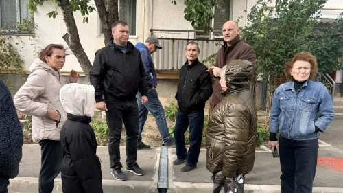 Фонарю - быть, а игровые элементы пока придётся подождать