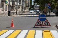 Новости » Общество: В Керчи обновляют «зебры»