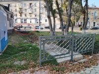 Новости » Общество: Керчане просят оградить опасный участок у остановки «Музей»