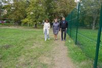 Рассматривается возможность обустройства пешеходной дорожки у школы № 25